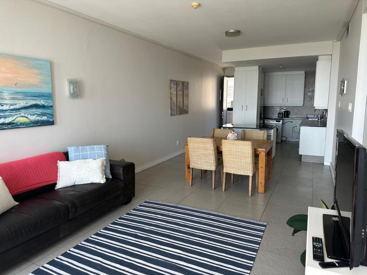 Seabreeze 301 Quayside - Point #accommodation - Access & Ocean Views - 2 Bedroom * Durban