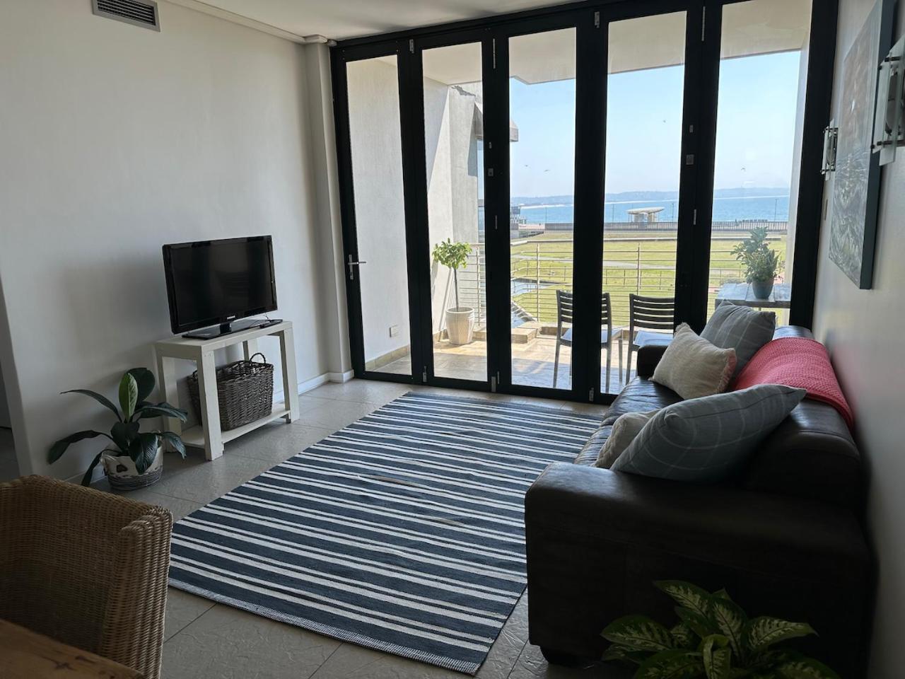 Seabreeze 301 Quayside - Point #accommodation - Access & Ocean Views - 2 Bedroom * Durban